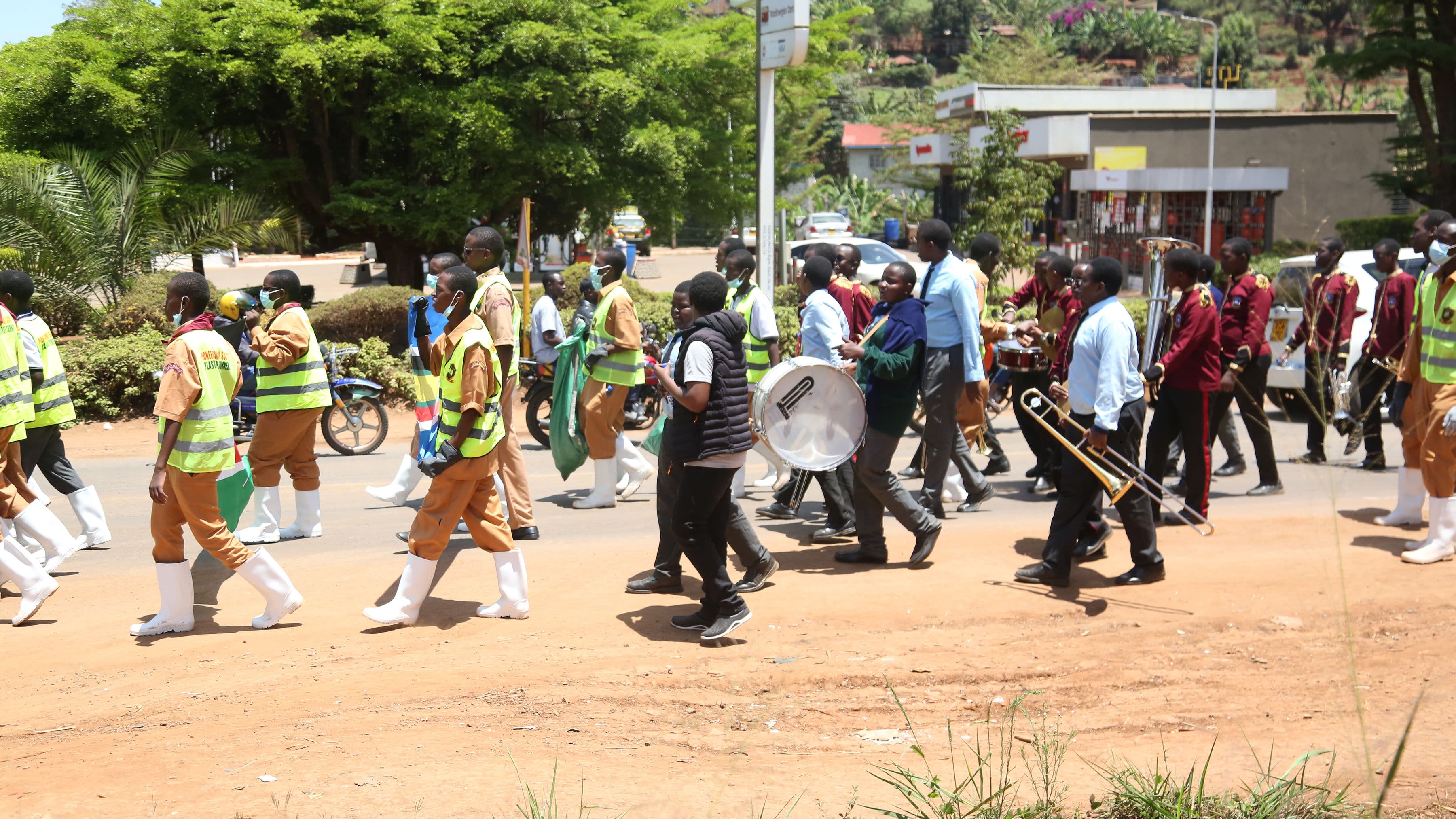Pioneer scouts taking part in the plastic waste collection event